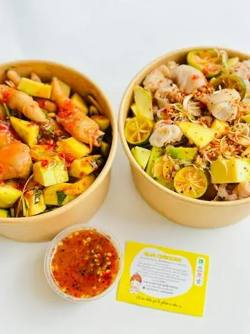 Hình ảnh COMBO 2 HỘP CHÂN GÀ RÚT XƯƠNG SẢ TẮC VÀ SỐT THÁI