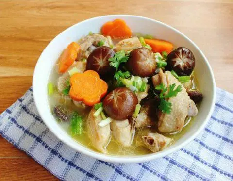 Hình ảnh Bánh Mì Gà Nấu Nấm Đông Cô