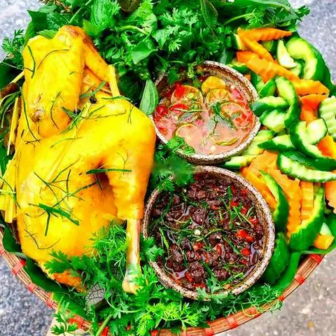 Hình ảnh Nửa Con Gà ủ muối hoa tiêu chặt sẵn - 1 pepsi