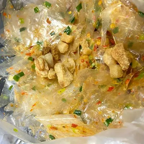 Hình ảnh Bánh Tráng Trộn Mỡ Hành Tóp Mỡ