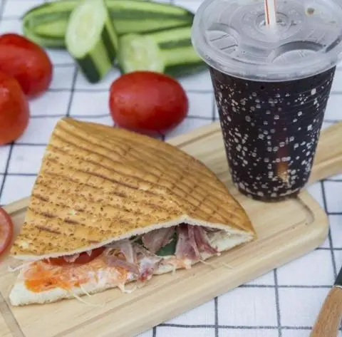 Hình ảnh Kebab Doner + Ly Nước Ngọt 
