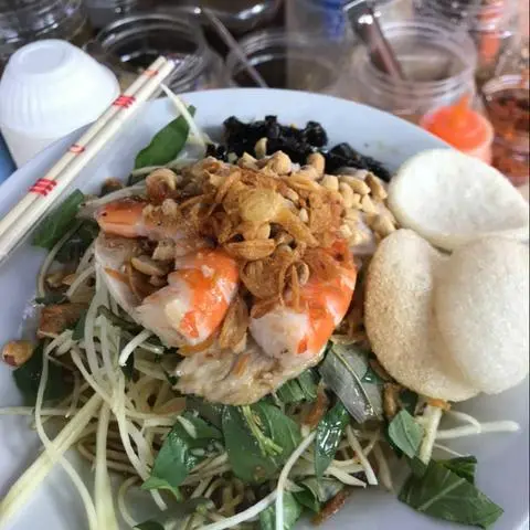 Hình ảnh gỏi đu đủ khô bò tôm thịt hộp lớn 