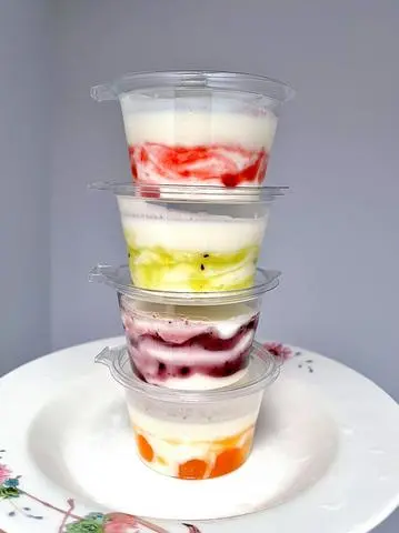 Hình ảnh HŨ SỮA CHUA DẺO MIX TRÁI CÂY