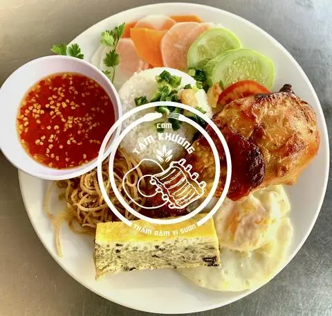 Hình ảnh Cơm tấm đùi gà + ốp la + chả 