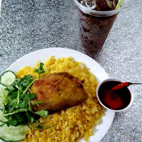 Hình ảnh Combo 1 : cơm gà xối mỡ - ly cocacola