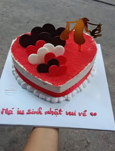 Hình ảnh Bánh Kem Tiramisu Trái Tim phủ red velvet