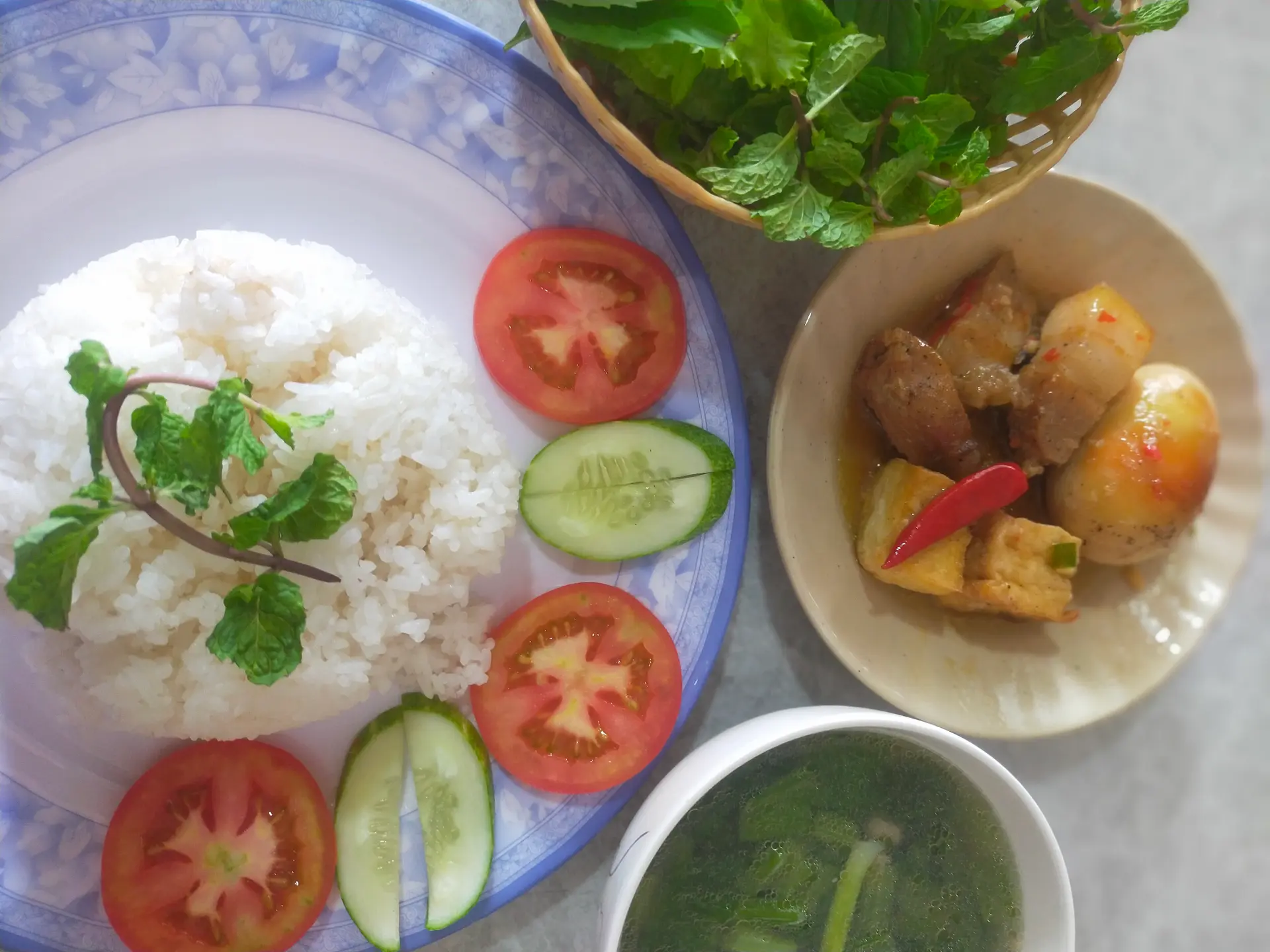 Hình ảnh Cơm thịt kho hột vịt
