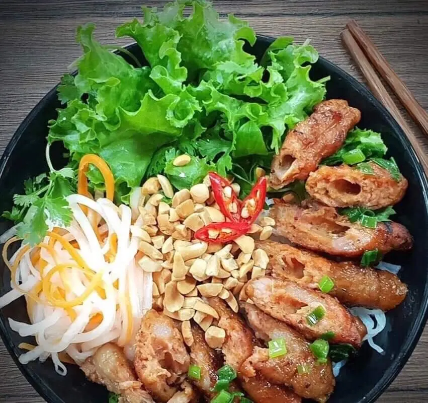 Hình ảnh bún trộn nem lụi