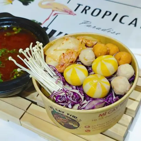 Hình ảnh Mì cay thả lẩu trứng tôm + cá viên tôm viên. ( tặng 1ly nước ngọt) 