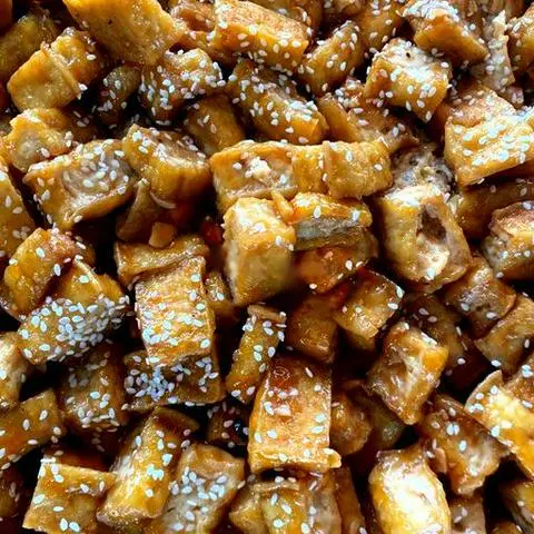 Hình ảnh Đậu hủ nhỏ  rim sốt