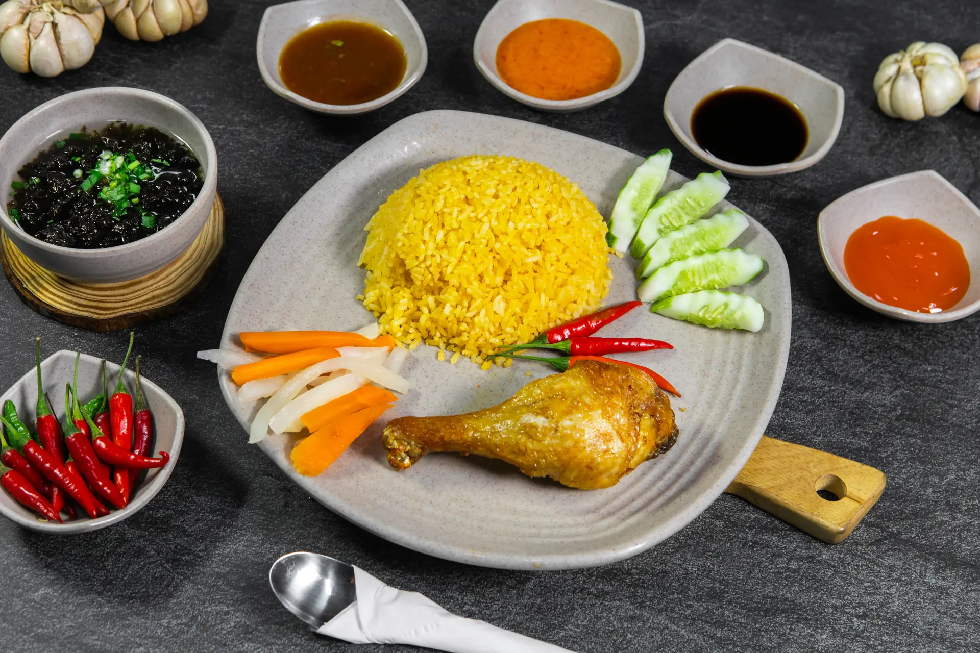 Hình ảnh Cơm đùi gà tỏi