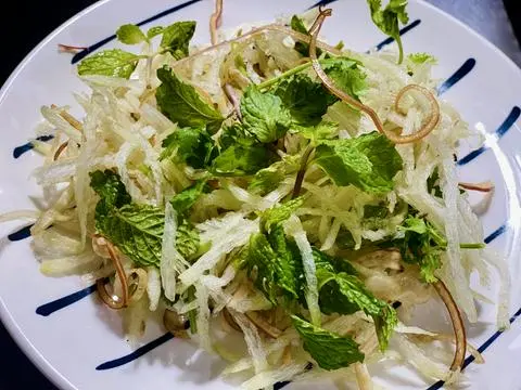 Hình ảnh Rau thêm (món bún hến/ cơm hến/ mì hến)