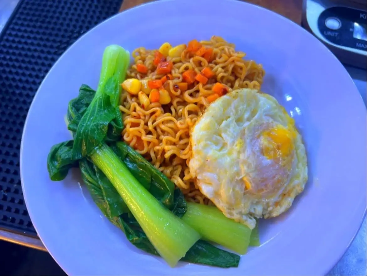 Hình ảnh Mì Trộn Indomie Trứng
