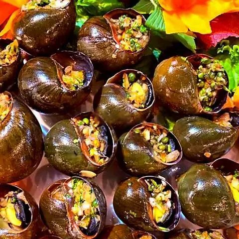 Hình ảnh Ốc bưu bự nướng tiêu đen