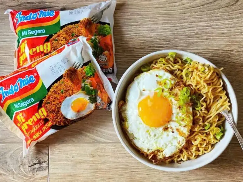Hình ảnh Mì trộn Indomie Trứng