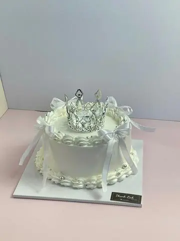 Hình ảnh Bánh kem tươi Nữ Hoàng size 16-20cm