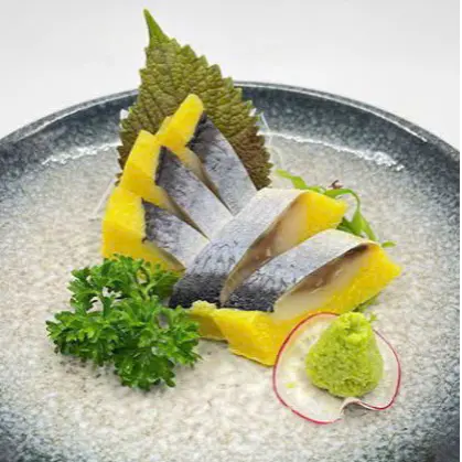 Hình ảnh Sashimi Cá Trích Ép Trứng 