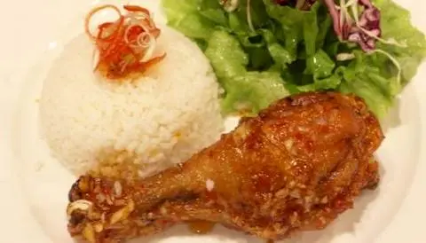 Hình ảnh Cơm Đùi Gà Chiên 