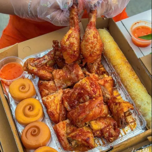 Hình ảnh gà nướng cơm lam bánh bao
