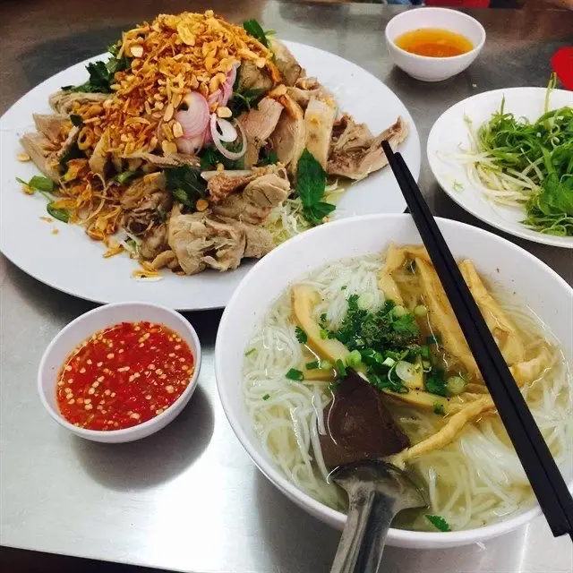 Hình ảnh Gỏi thịt - bún măng huyết