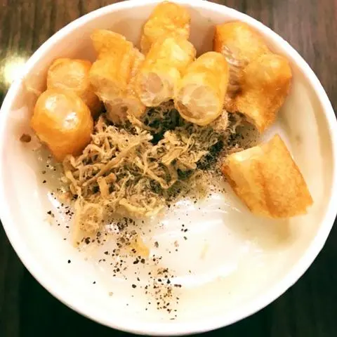 Hình ảnh Cháo sườn sụn ruốc quẩy - Coca