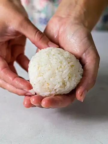 Hình ảnh Cơm Nắm Đậu Hũ Inari | Inari Rice Ball