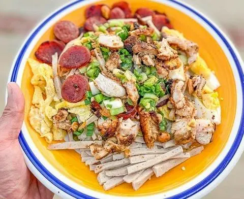 Hình ảnh xôi thập cẩm đặc biệt ( thịt , chả , trứng, chà bông và topping đầy đủ