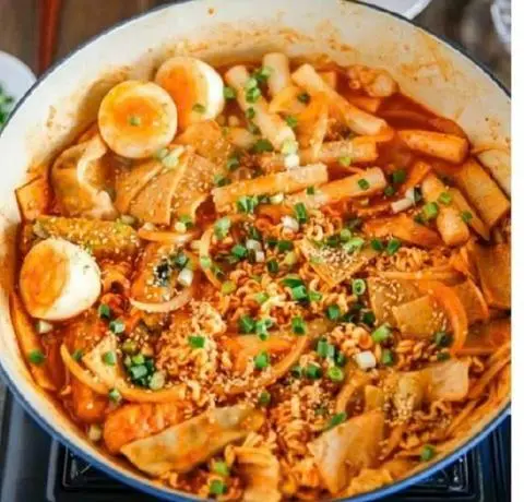 Hình ảnh Bánh gạo xào mì cay