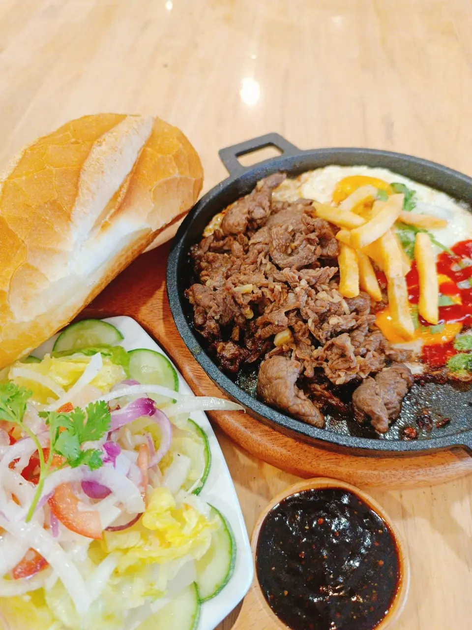 Hình ảnh Số 4 : Bò né - pate - trứng kèm sốt Pate