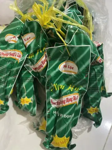Hình ảnh Nem chua Huế thượng hạng -1 cây