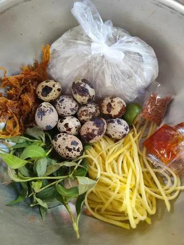 Hình ảnh Combo 3 phần tự trộn trứng cút