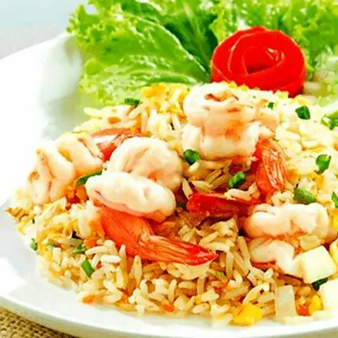 Hình ảnh Cơm chiên hải sản + trứng opla