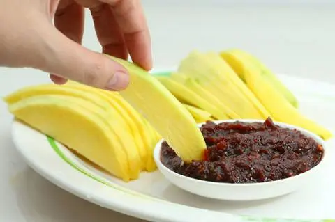 Hình ảnh Xoài Chấm Mắm Ruốc Hộp 400gr