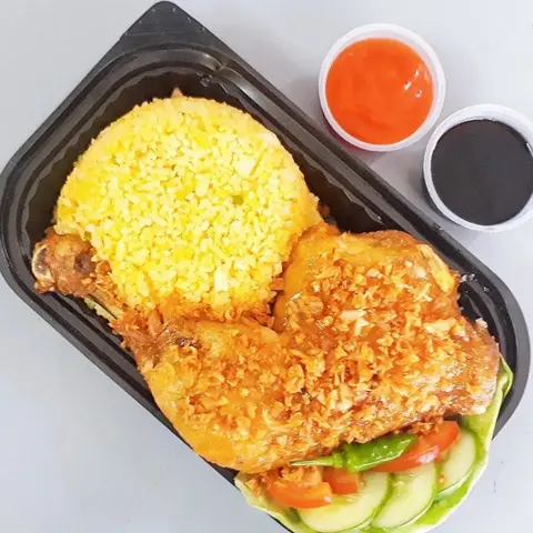 Hình ảnh Cơm gà góc tư sốt mắm tỏi lớn