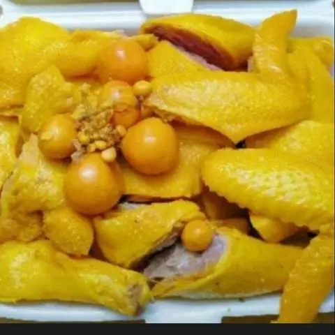 Hình ảnh Gà ủ muối ôm trứng (nguyên con khong chân đầu)kèm rau dưa muối chấm 