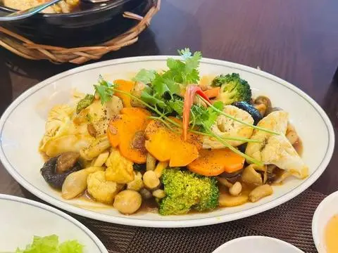 Hình ảnh Bông cải xào nấm chay