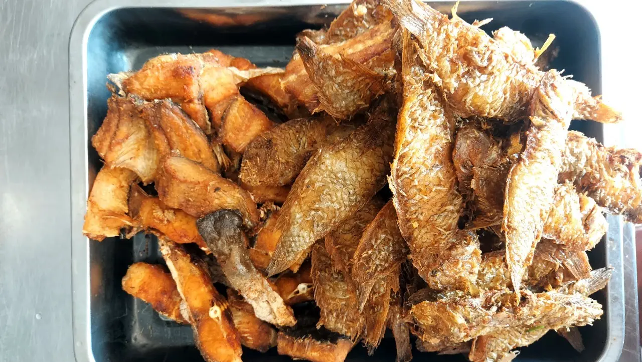 Hình ảnh Cá mó chiên.cá basa chiên
