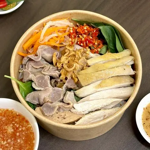 Hình ảnh Bánh ướt thịt gà lòng gà