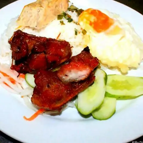 Hình ảnh Cơm tấm sườn chả - ốp la - canh