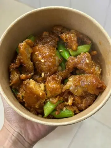 Hình ảnh Chân gà rút xương chiên mắm tỏi 