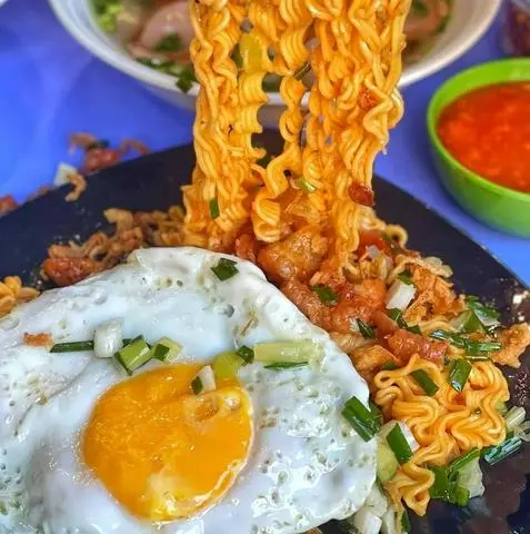 Hình ảnh Mì Trộn Tóp Mỡ + Trứng Ốp La