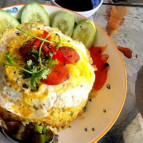 Hình ảnh Cơm chiên dương châu + trứng opla