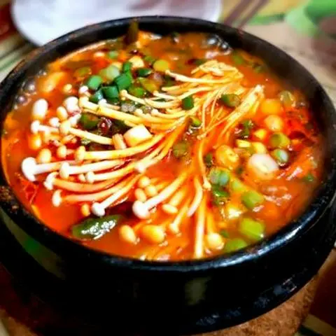 Hình ảnh Mì cay Hàn Quốc chay