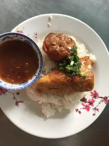 Hình ảnh Cơm đậu hũ cà chua dồn thịt