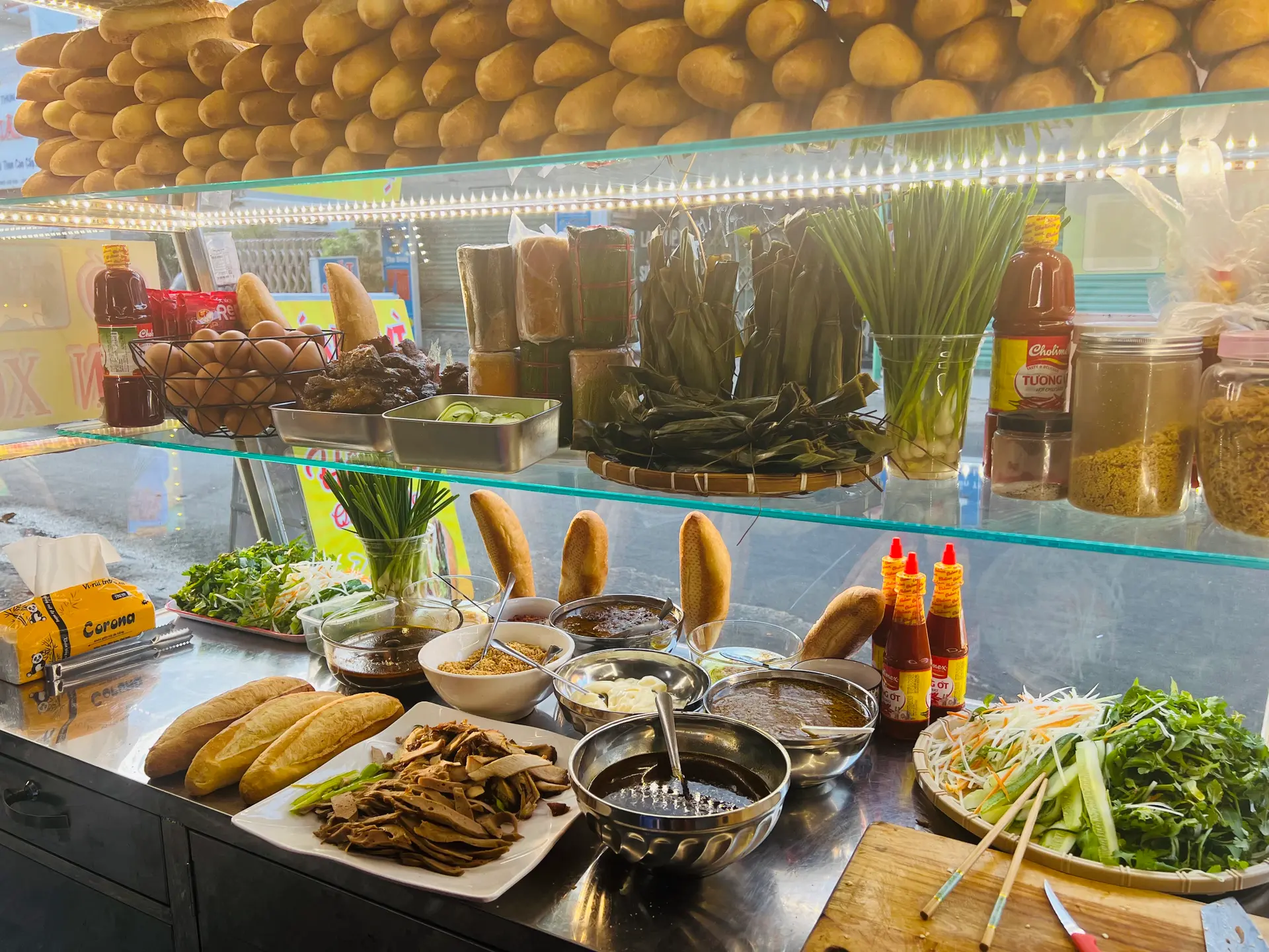 Hình ảnh Bánh Mì Đặc Biệt + Trứng 