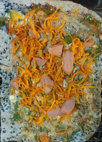 Hình ảnh bánh đa khô gà xúc xích 
