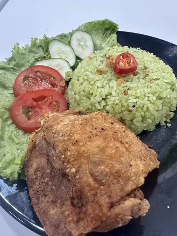 Hình ảnh Cơm gà chiên giòn ngọc bích