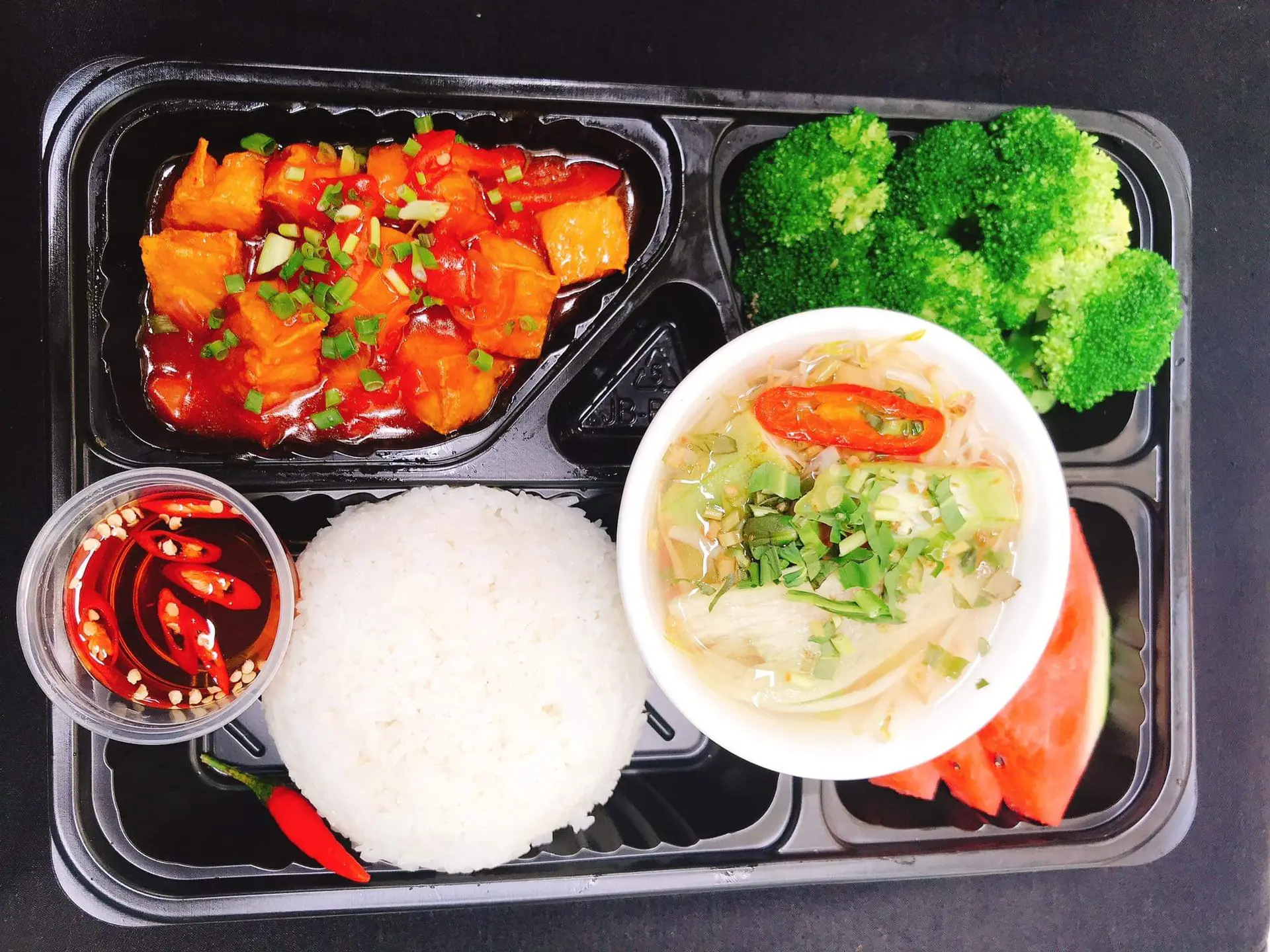 Hình ảnh Combo 5 : Combo cơm cá thu nhật (kèm canh, rau, trái cây tráng miệng)