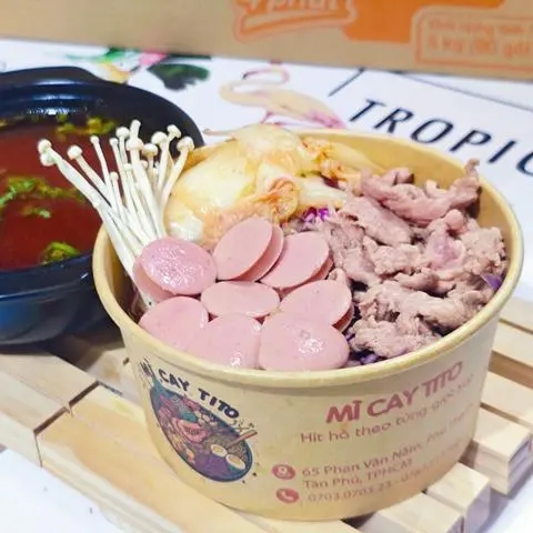 Hình ảnh Mì cay bò xúc xích  ( tặng 1ly nước ngọt) 
