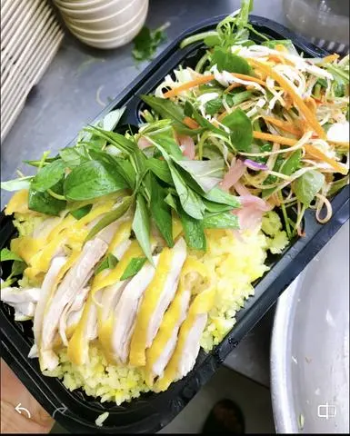 Hình ảnh Cơm gà xé gỏi